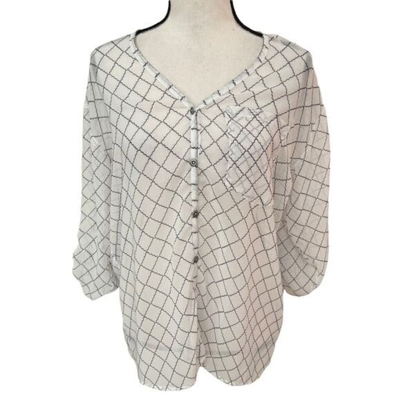 CAbi Tops - CAbi Shear Button Up Front Pocket Blouse White XS.